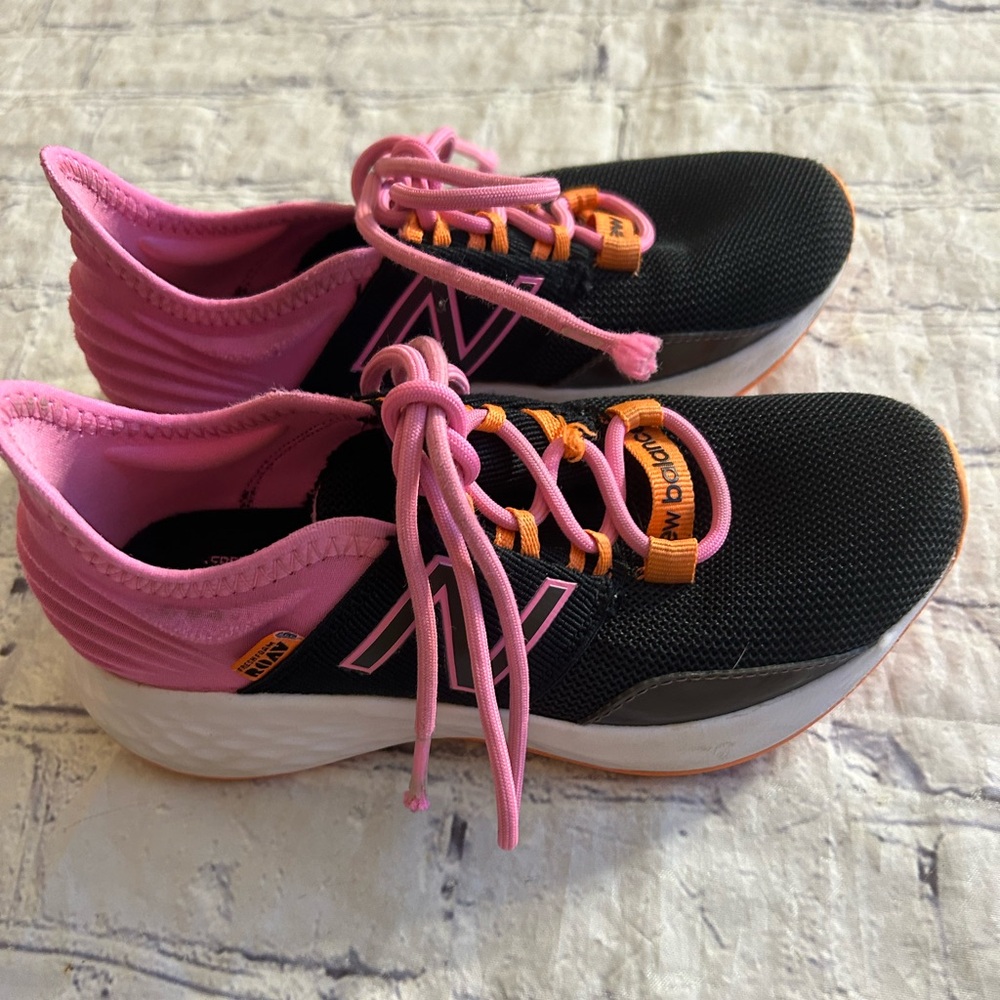 NEW BALANCE FRESH FOAM ROAV GIRLS BLACK/PINK/ORANGE COLORS SNEAKERS SIZE 13